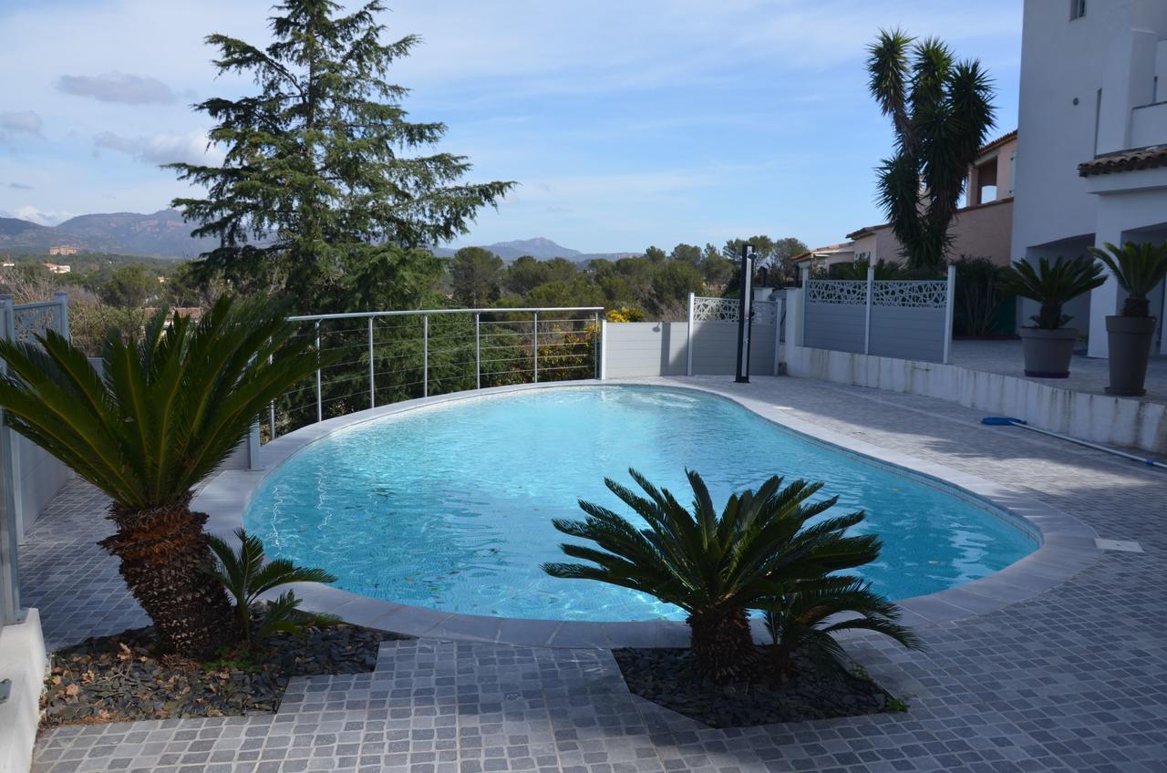 Belle Maison Avec Piscine Dans Les Hauteurs A Saint Raphael Exterior photo